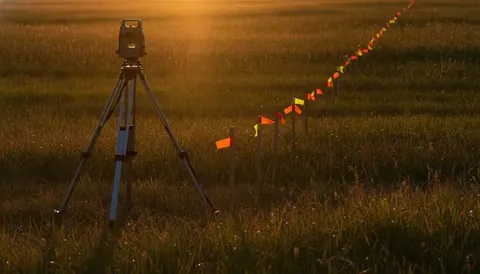Land surveyor site direction
